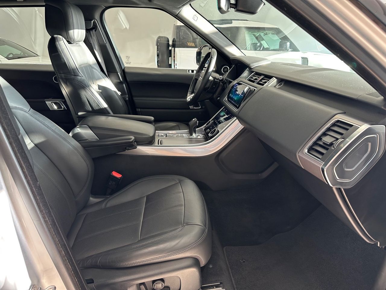 Range Rover Sport 3 - Samsaru's Car Outlet