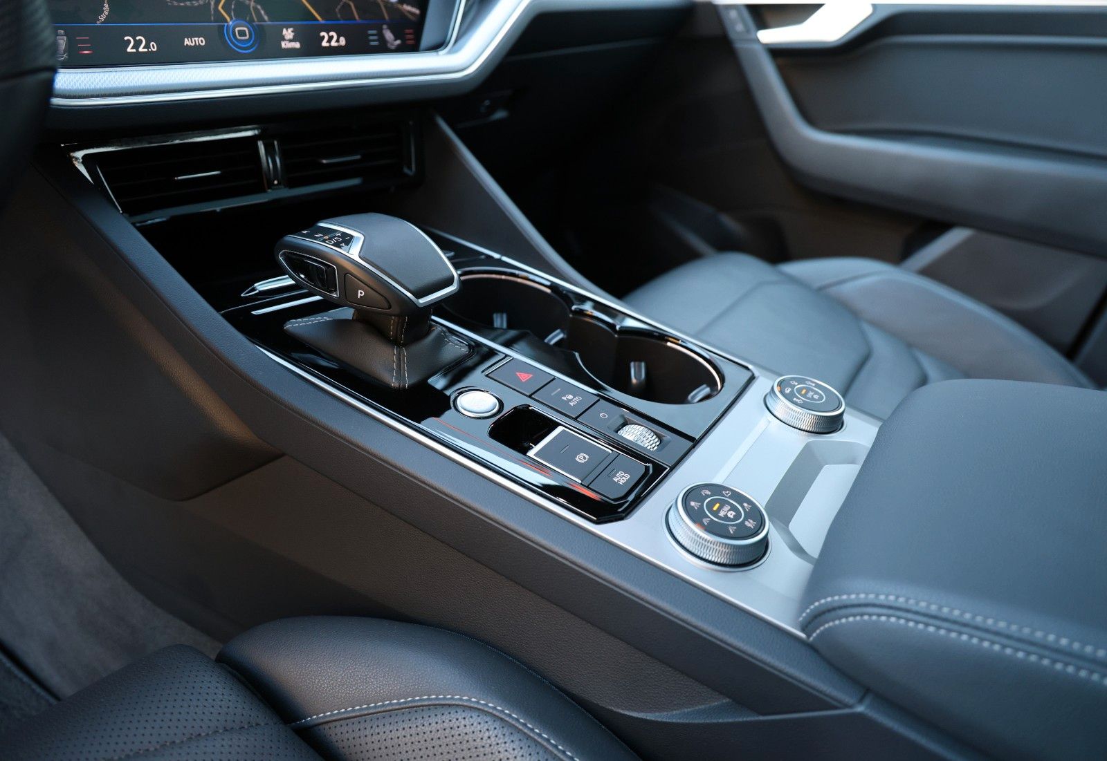 Volkswagen Touareg R-Line V8 TDI 4Mo. AHK Pano 360° Massage