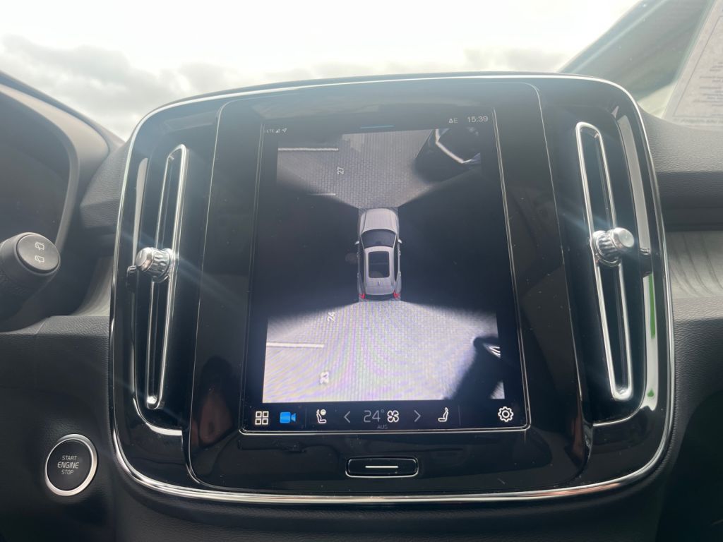Volvo XC40 B4 UltraDark - Samsaru's Car Outlet