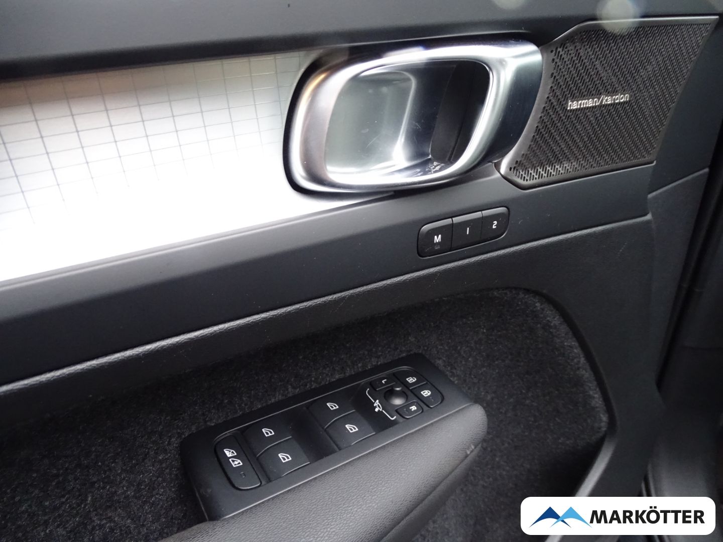 Volvo XC40 Plus Dark Recharge Plug-In Hybrid 2WD AHK