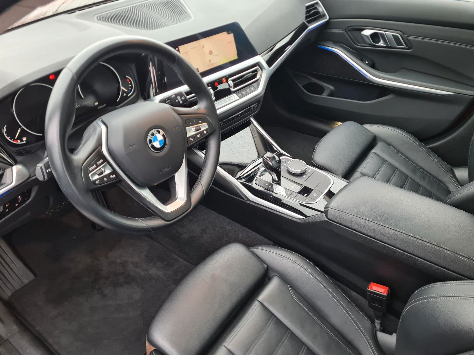 BMW 3 Touring 320 i Sport Line - Samsaru's Car Outlet