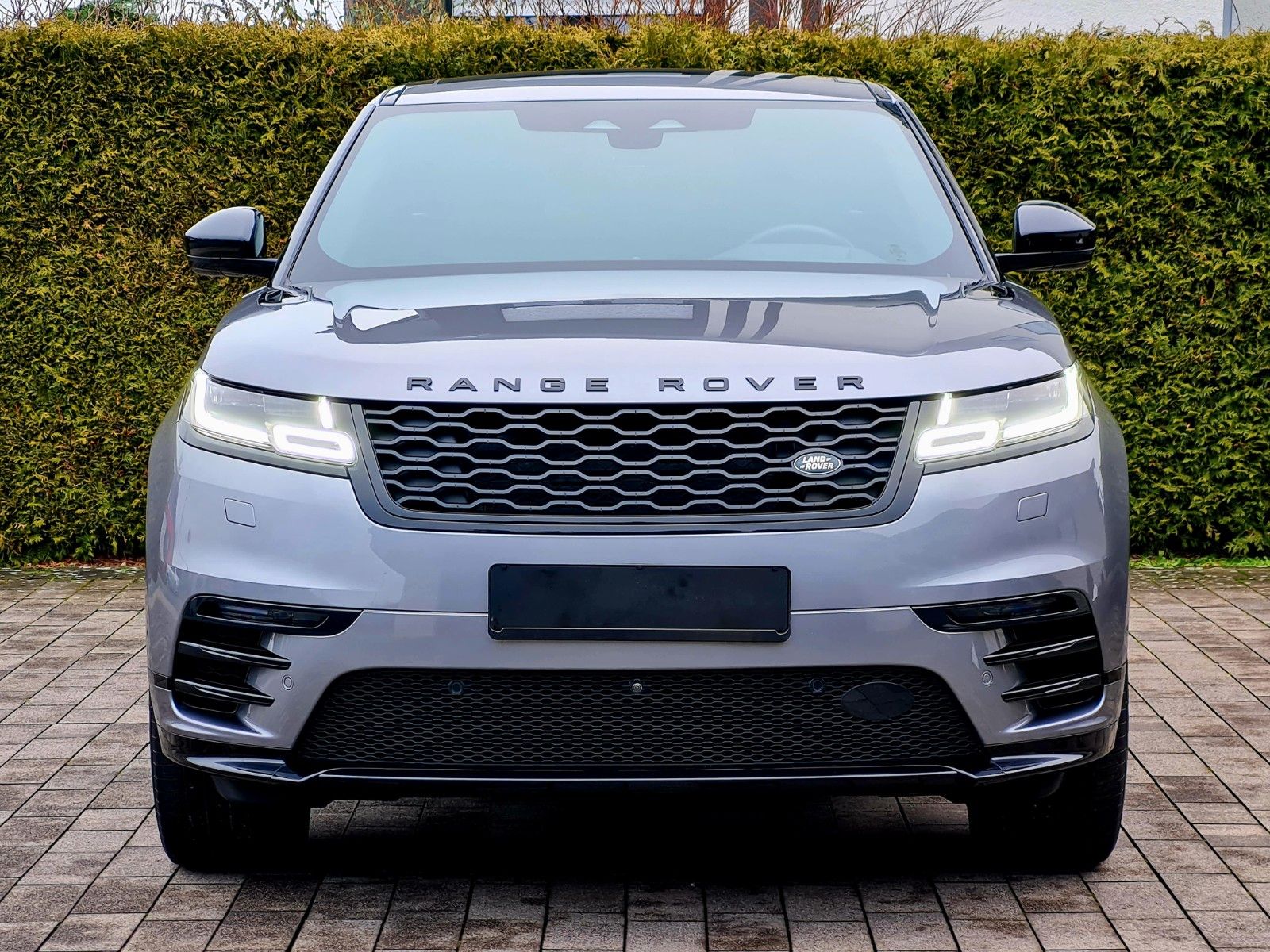 Range Rover Velar D300 R-Dynamic SE - Samsaru's Car Outlet