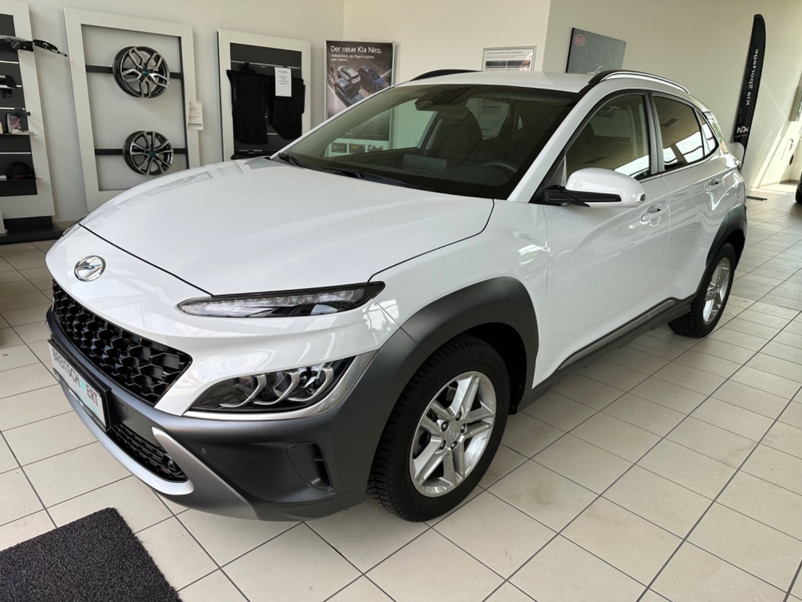 Hyundai Kona 1.0 T-GDI Trend - Samsaru's Car Outlet