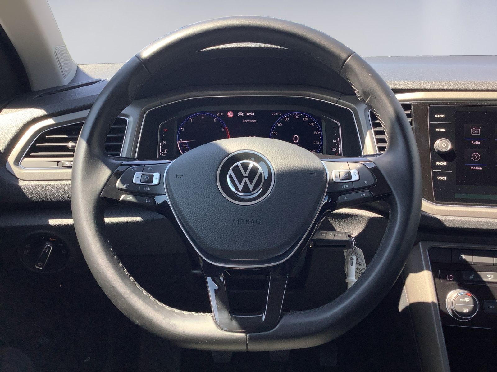 Volkswagen T-Roc 1.0TSI STYLE - Samsaru's Car Outlet