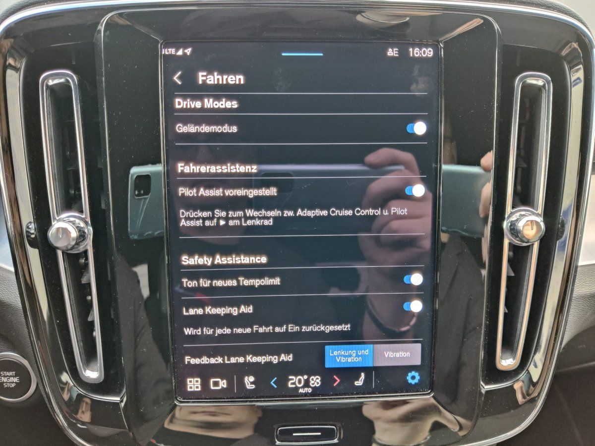 Volvo XC40 B3 Core, 360°-Kamera, Winterräder, LED