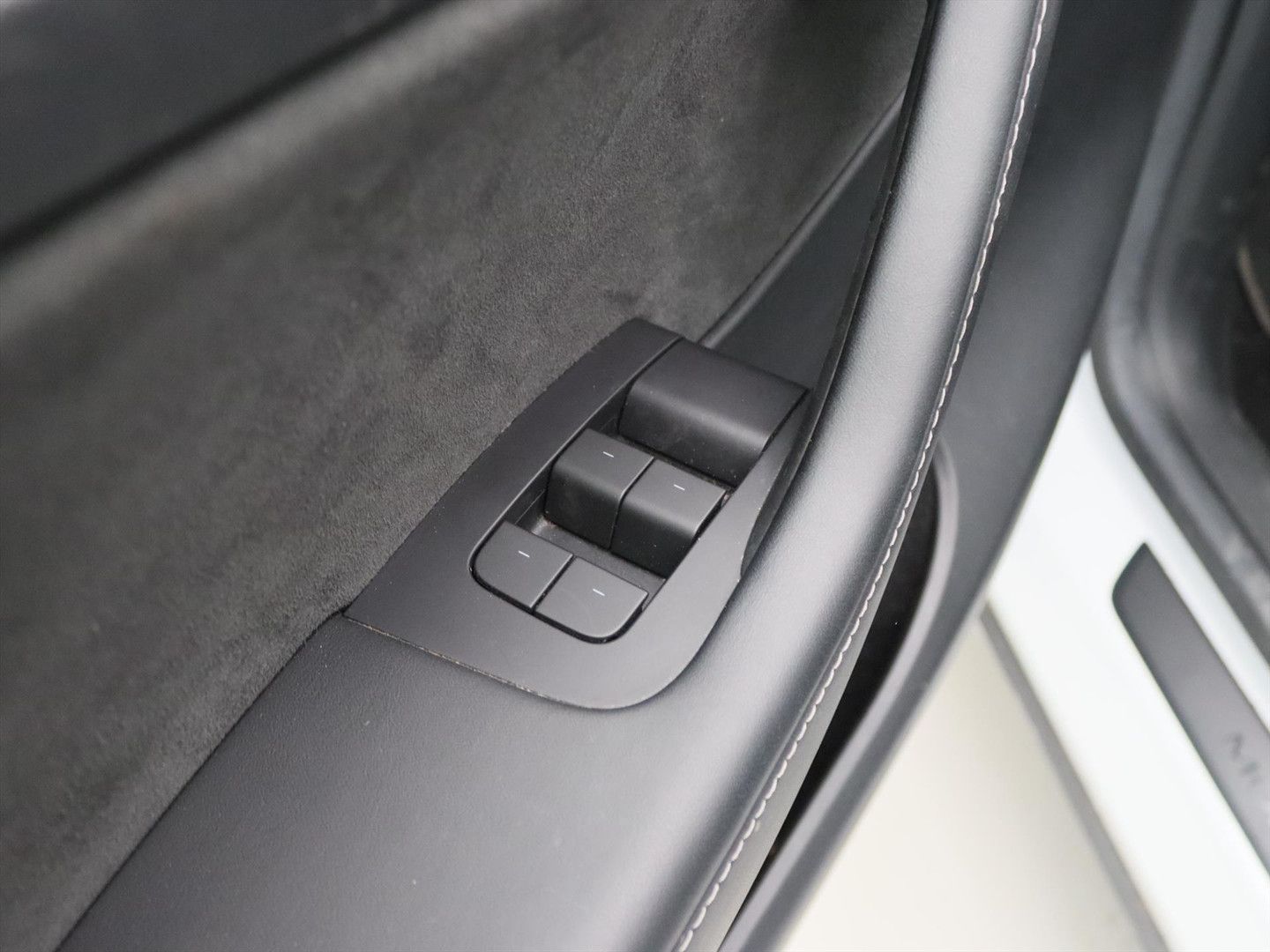 Tesla Model Y Long Range AWD 75kWh 351pk AMD RYZEN [ T