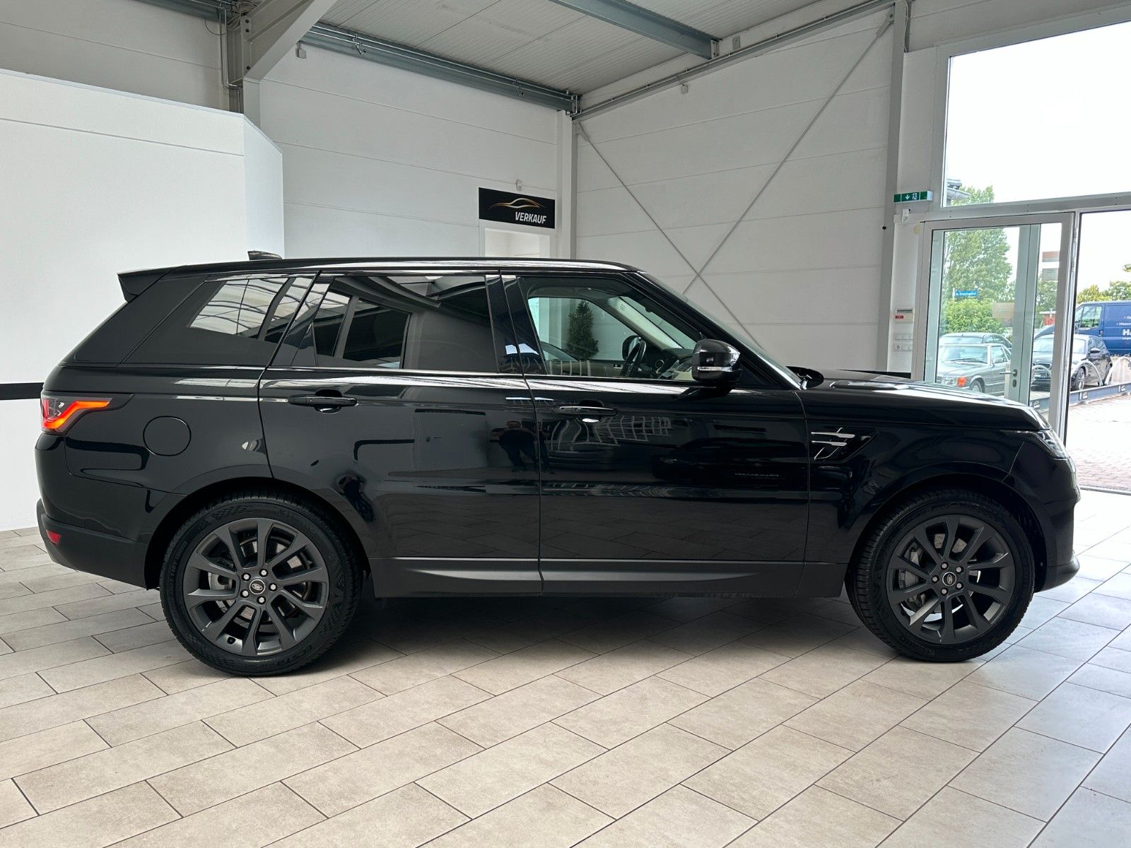 Range Rover Sport D250 S - Samsaru's Car Outlet