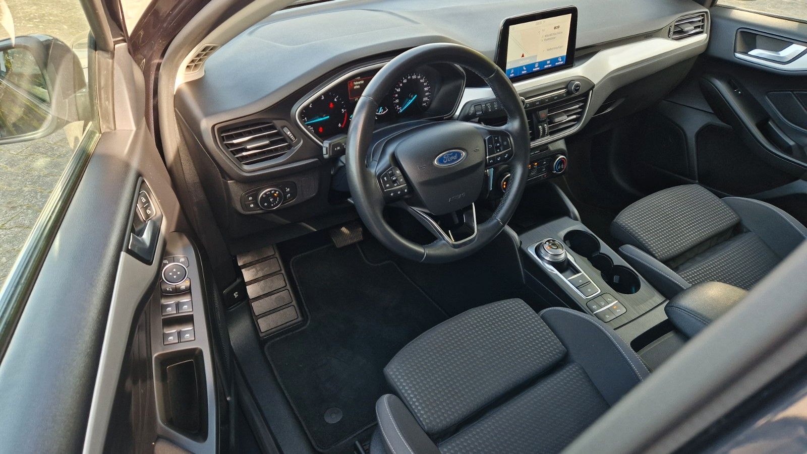 Ford Focus Tun. 1.5d 1.Hd Aut Rf ACC LED Navi DAB