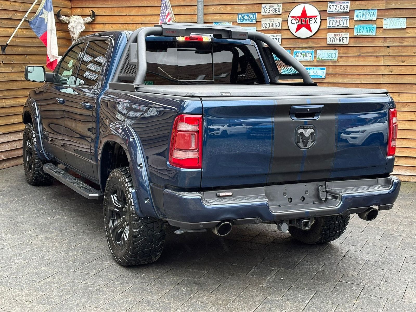 Dodge RAM 1500 Laramie 5,7L 4x4 AHK 12´´ LPG Bügel
