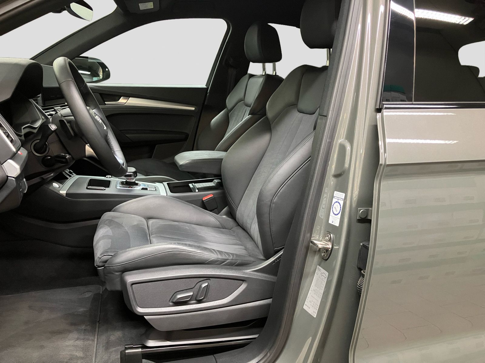 Audi Q5 40 TDI quattro S line - Samsaru's Car Outlet