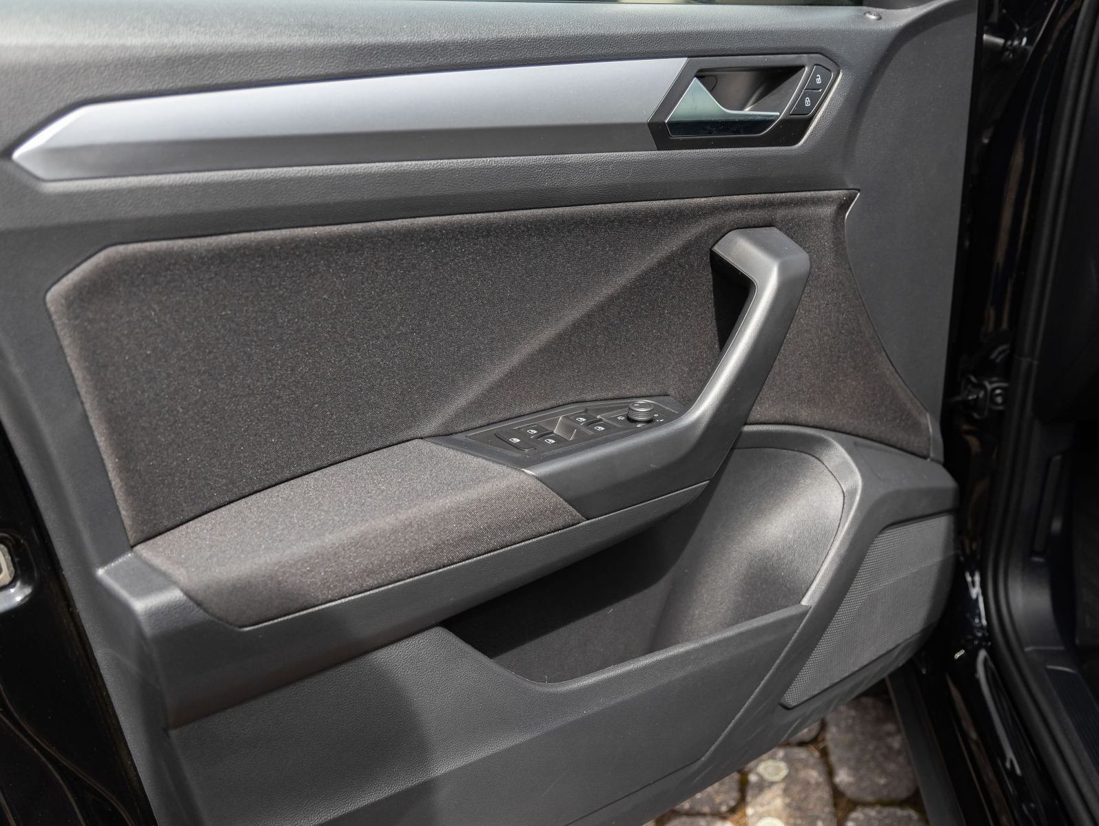 Volkswagen T-Roc 1.0TSI Life - Samsaru's Car Outlet
