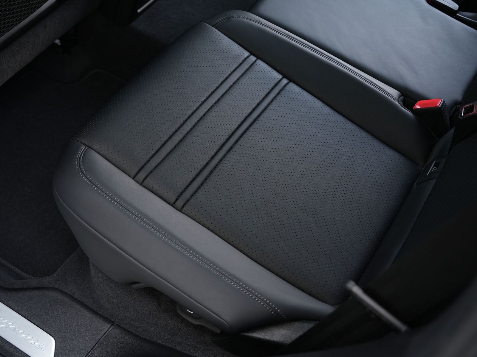 Porsche E-Hybrid Coupé SPORTDESIGN-ACC-LUFTF.-PANO-VOLL