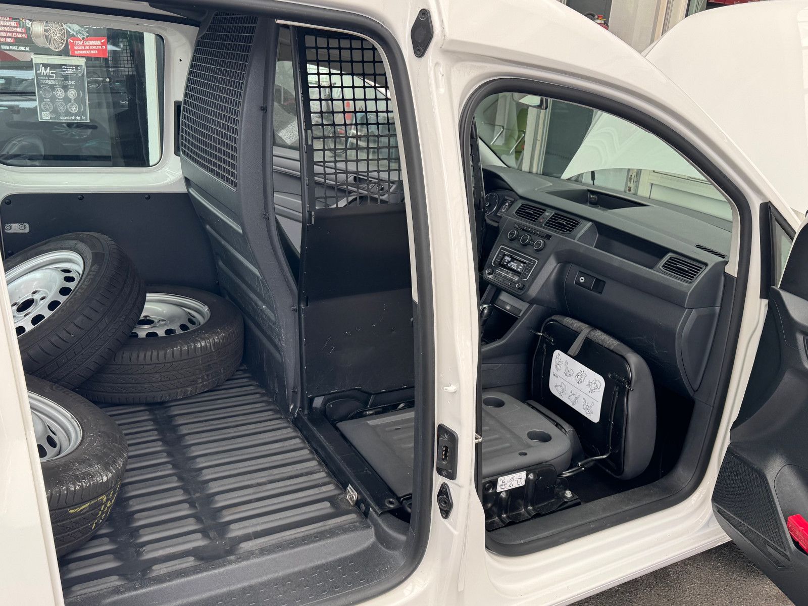 Volkswagen Caddy 2,0 TDI DSG - Samsaru's Car Outlet