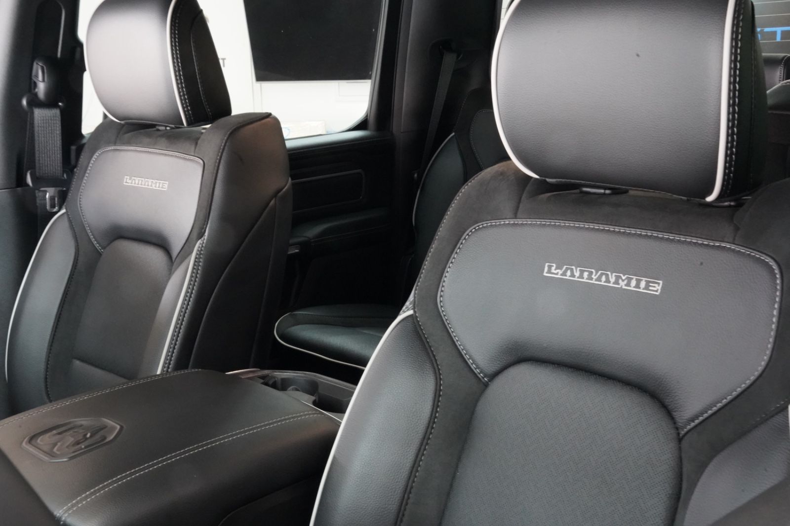 Dodge Sport 3.0 420 PS Black