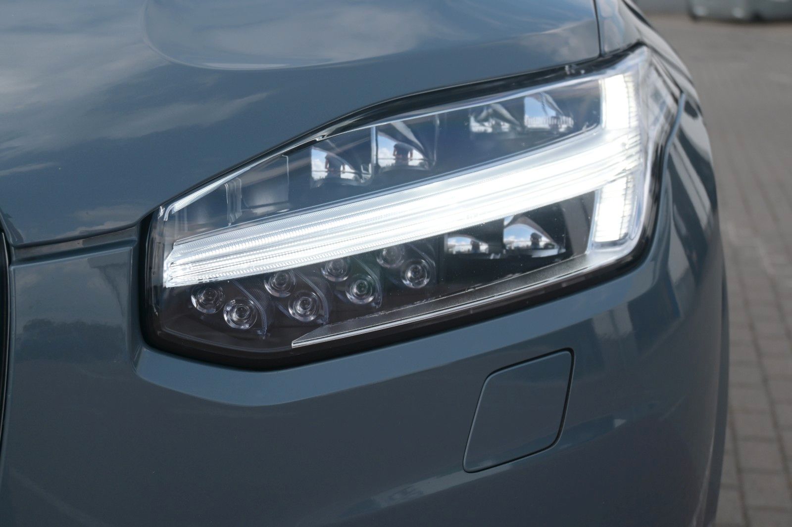 Volvo XC90 B5 Inscrip. AWD - Samsaru's Car Outlet