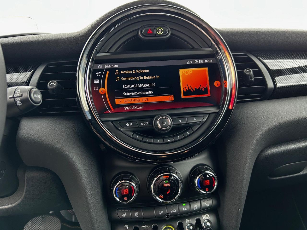 MINI Cooper SE - Samsaru's Car Outlet