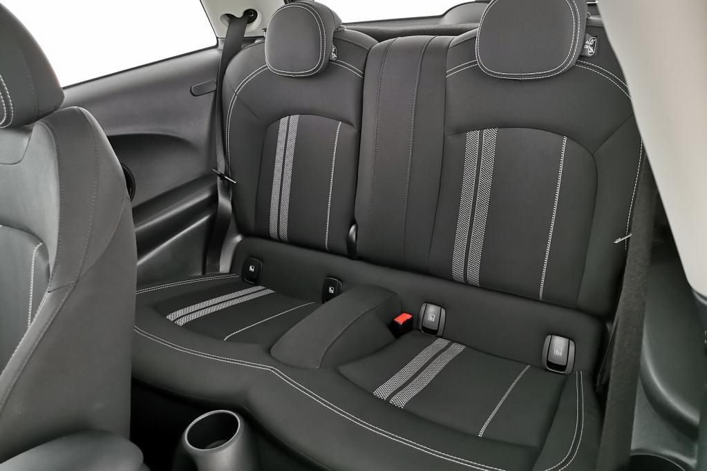 MINI Cooper SE Essential Trim - Samsaru's Car Outlet