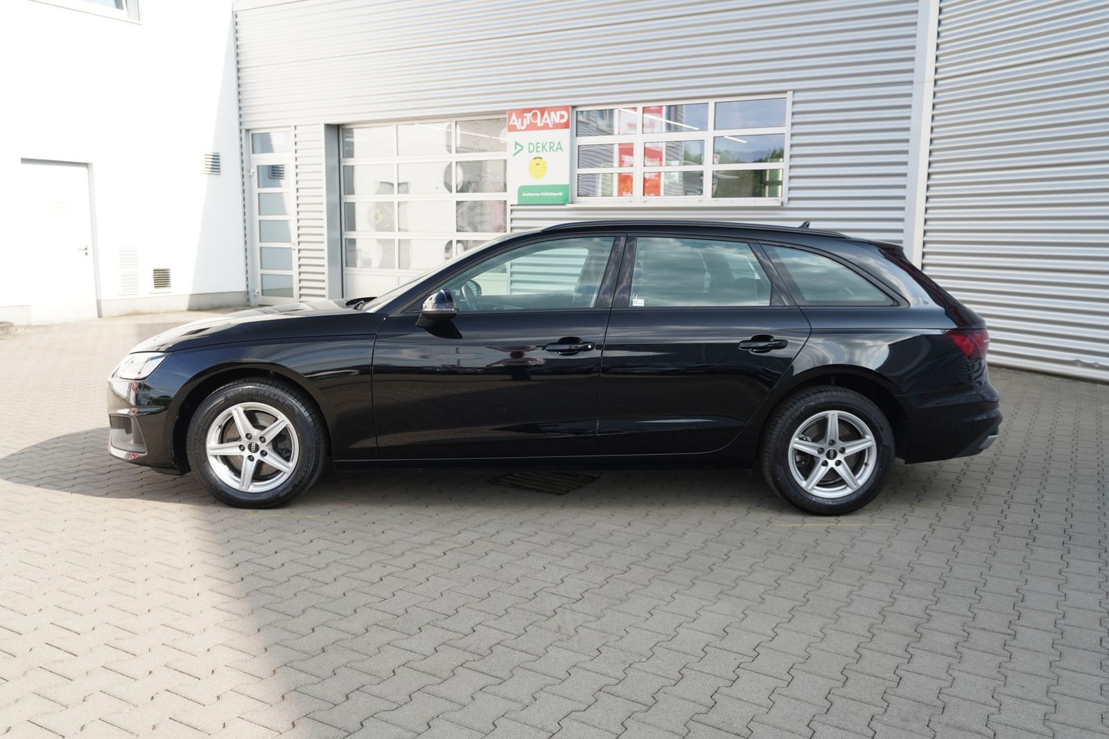 Audi A4 35 2.0 TDI Avant - Samsaru's Car Outlet