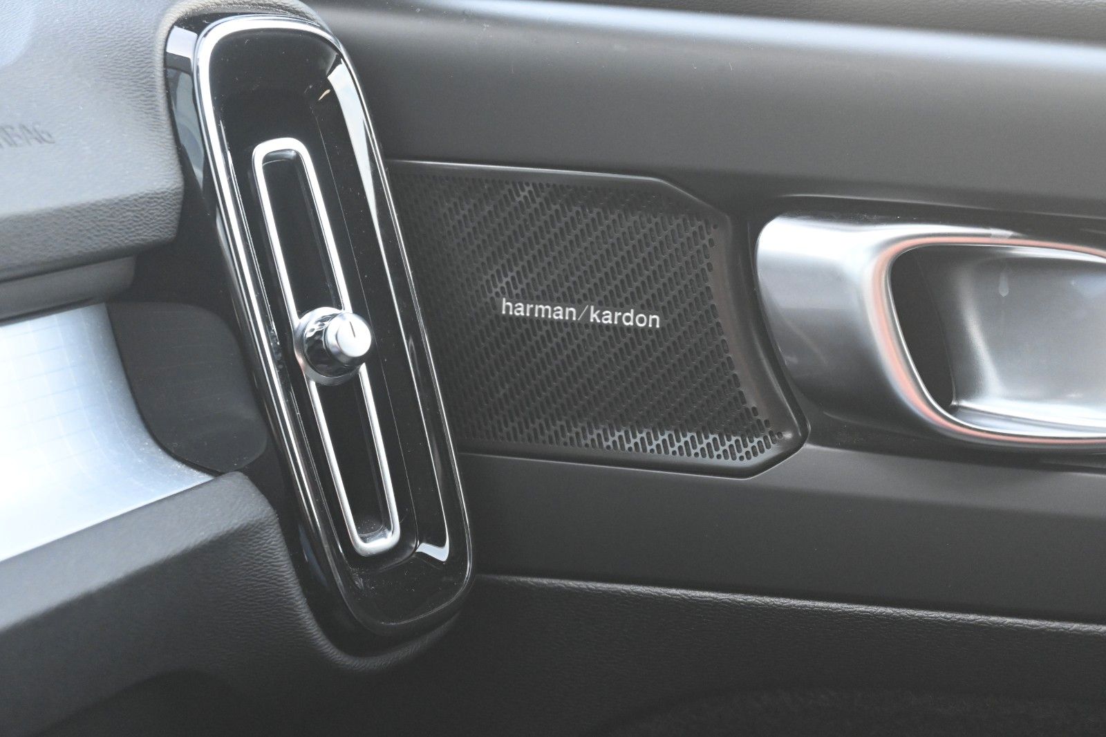 Volvo XC40 B3 DKG Plus Dark*FSHZG*360°*ACC