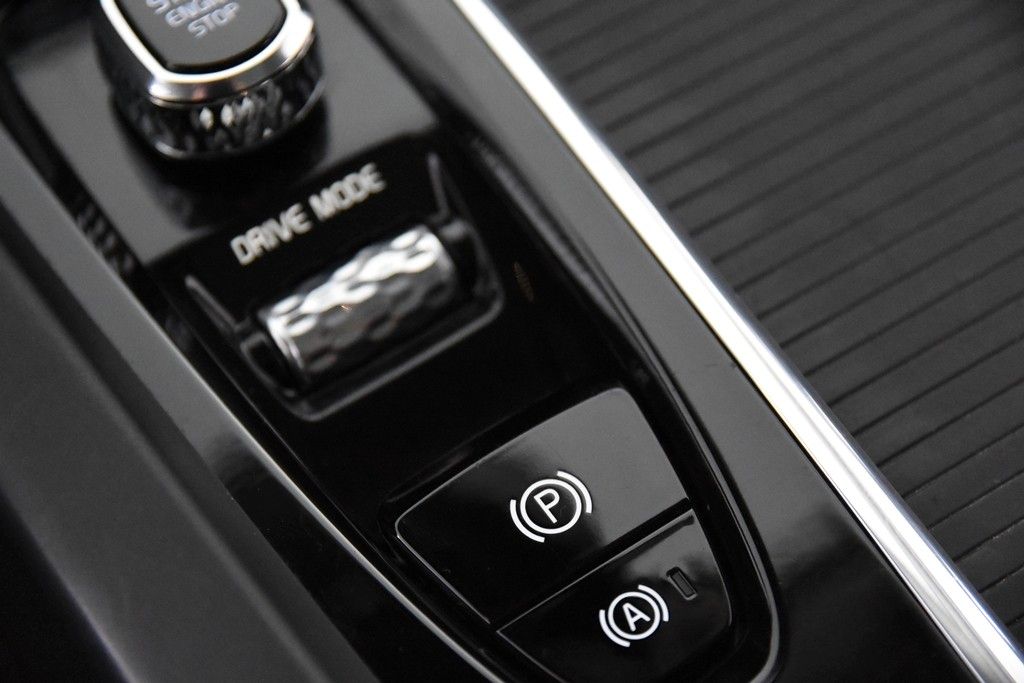 Volvo XC60 T6 AWD Recharge - Samsaru's Car Outlet