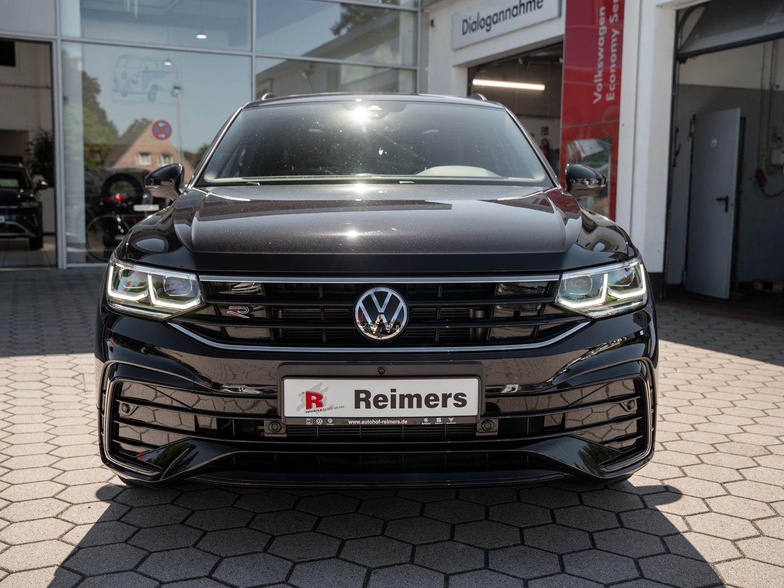 Volkswagen Tiguan R-Line 2.0 TSI - Samsaru's Car Outlet