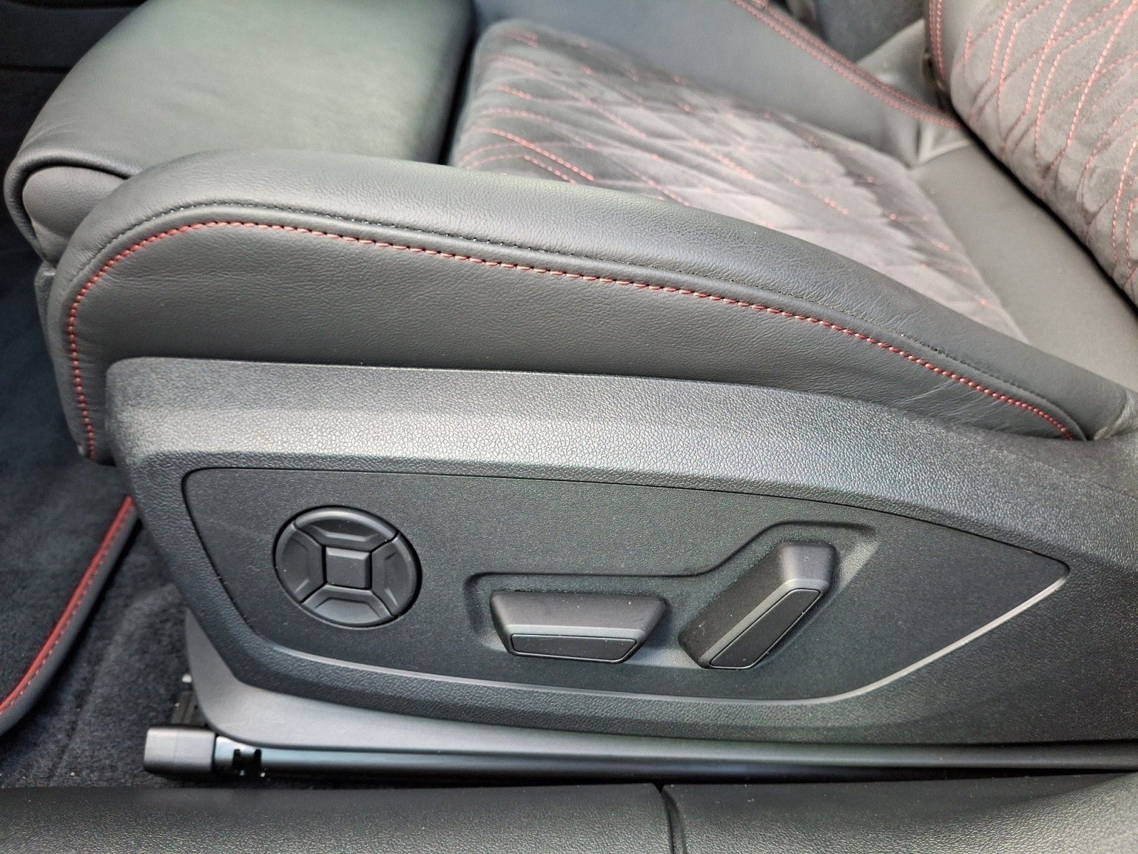 Audi A5 Avant TFSI quattro S tronic S line AHK B+Osou