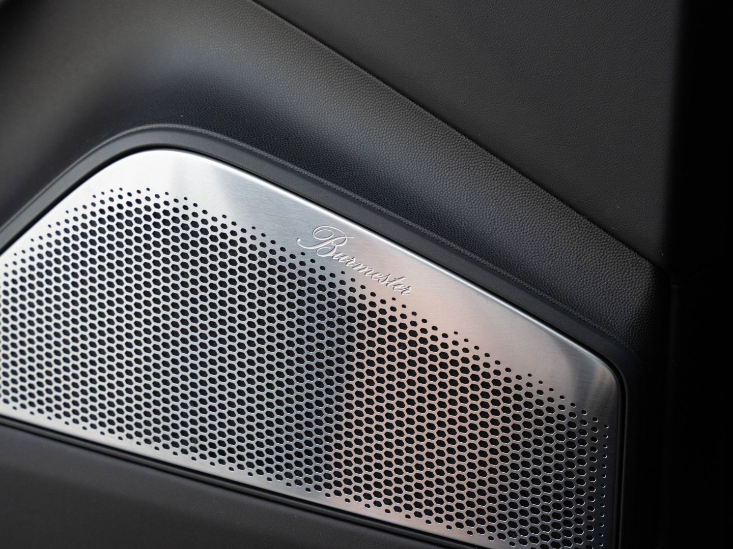 Porsche Macan Turbo Burmester AHK AR HUD Surround View