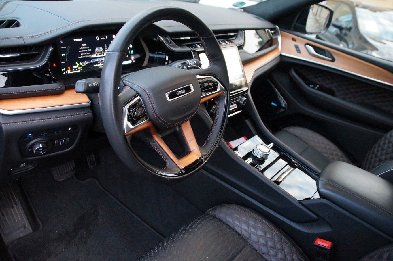 Jeep Summit Reserve Pl*1HAND*NEUWERTIG*VOLL* NP 107.