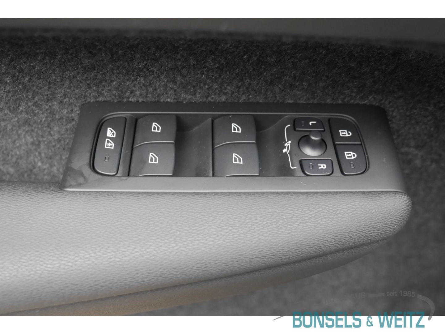 Volvo XC40 Essential Recharge Plug-In Hybrid 2WD Twin