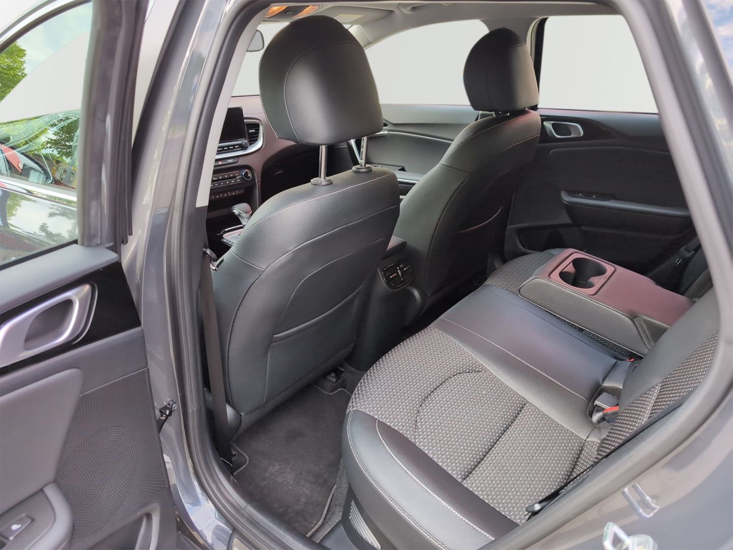Kia Ceed SW 1.6 PHEV Spirit - Samsaru's Car Outlet