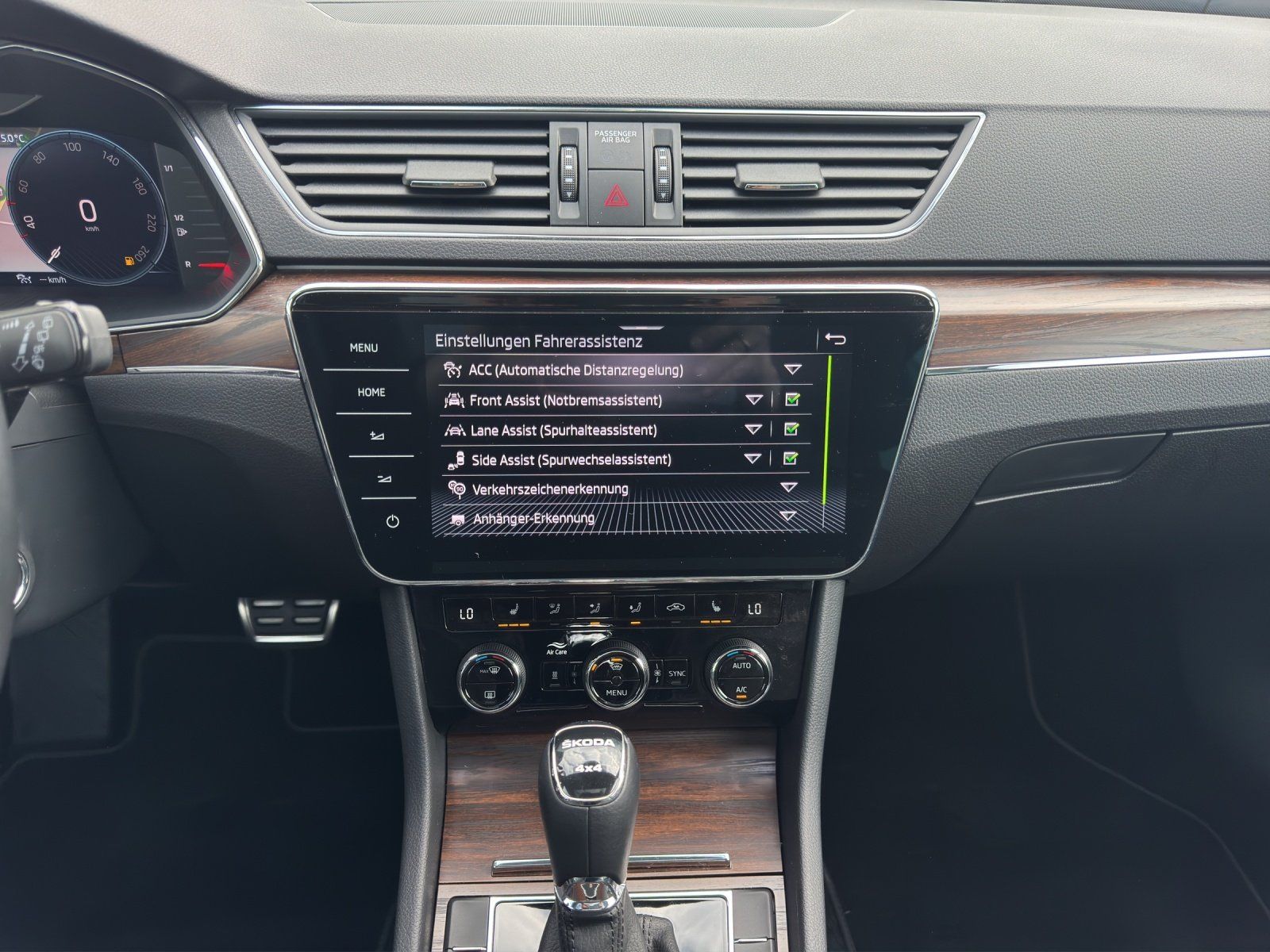 Skoda Superb Combi 2.0 TSI Scout Final 4x4/AHK/PANO/