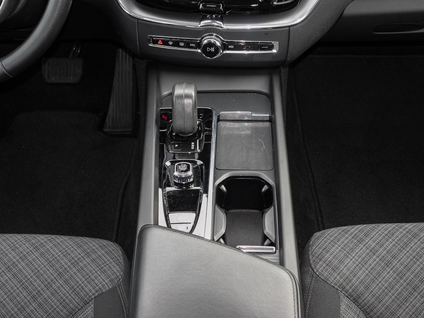 Volvo XC60 Momentum Pro AWD B4 Diesel EU6d AHK Digital