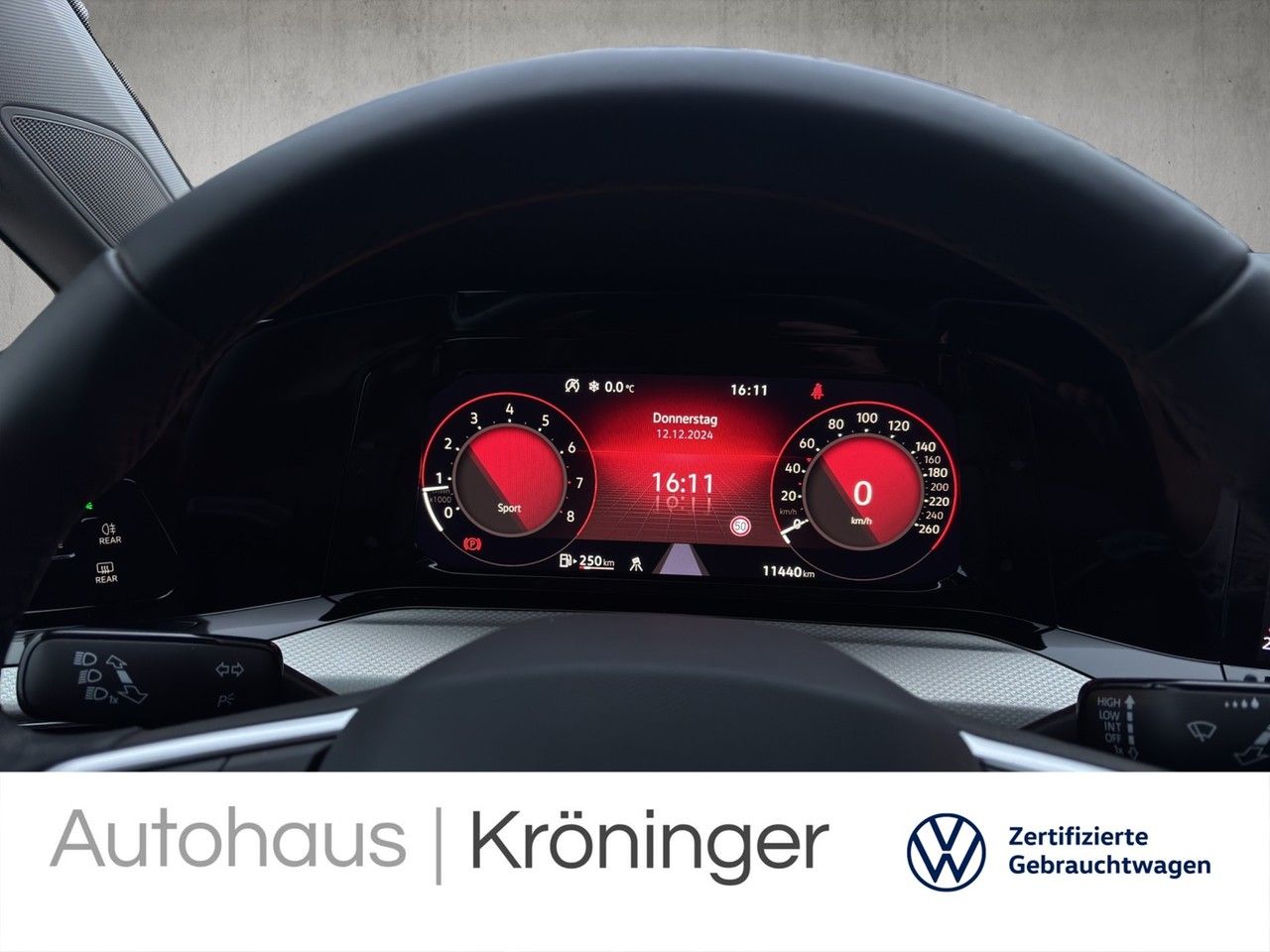 Volkswagen Golf VIII MOVE 1.5 TSI - Samsaru's Car Outlet