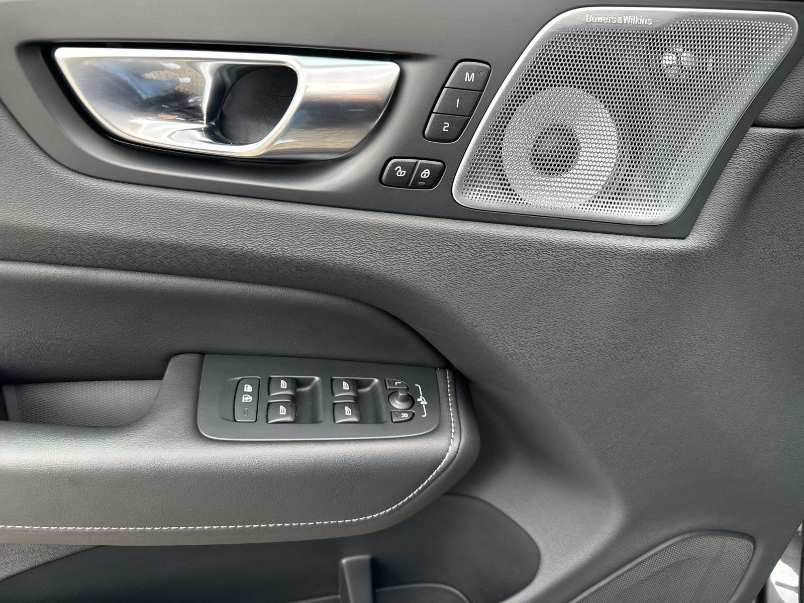 Volvo XC60 B5 Ultra Dark AWD !!! VOLLAUSSTATTUNG !!!