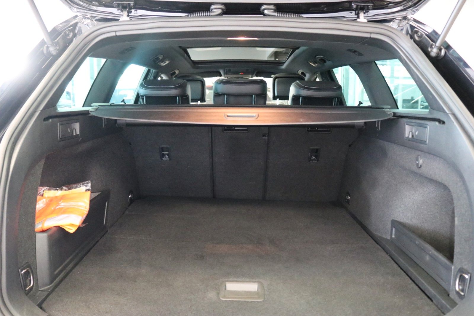 Volkswagen Passat 4M  R-Line DCC STHZ 360 Matrix Pano Leder