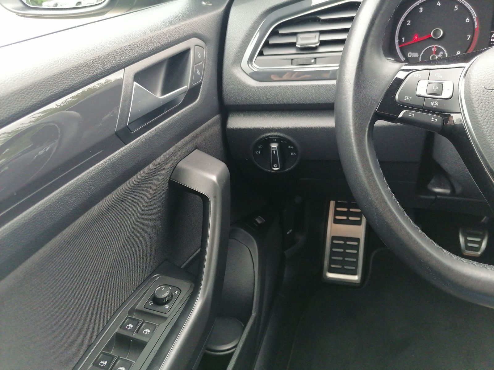 Volkswagen T-ROC Sport TSI - Samsaru's Car Outlet
