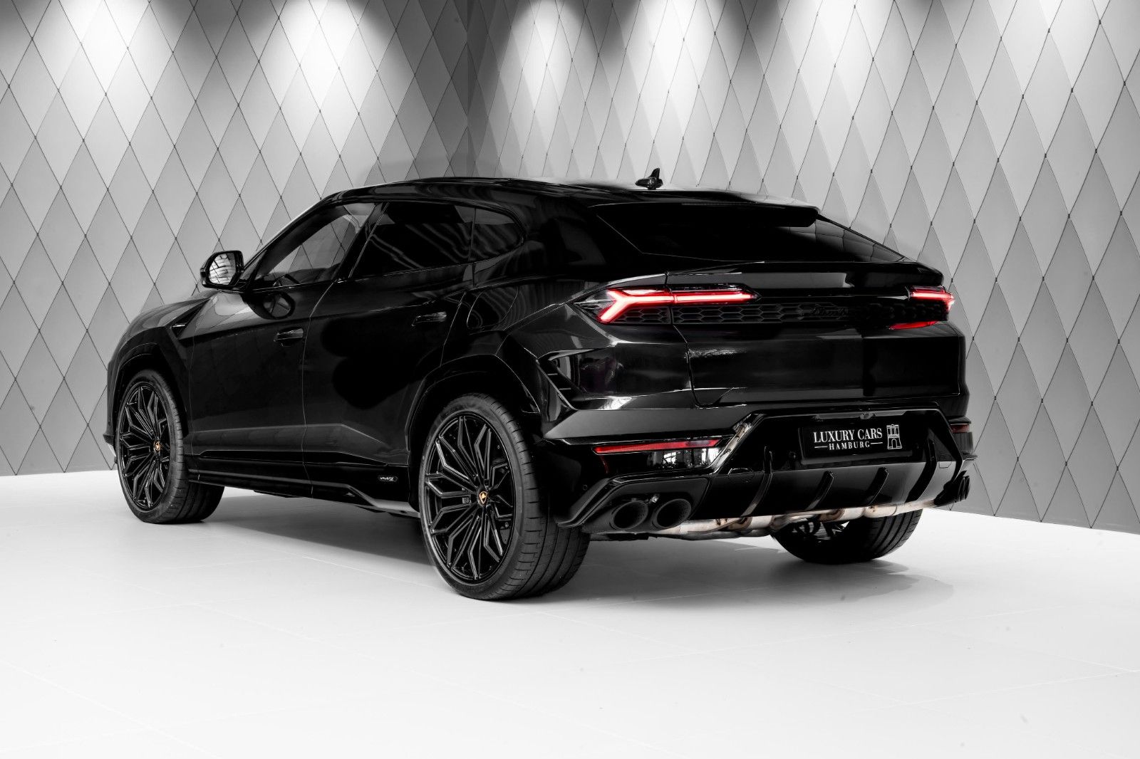 Lamborghini Urus 4.0 V8 PHEV SE 2025 BLACK - Samsaru's Car Outlet