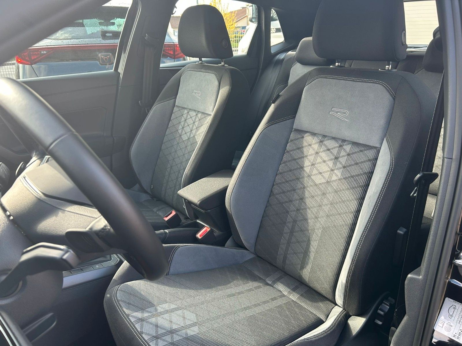 Volkswagen Polo VI R-Line *NAVI*RFK*SHZ*