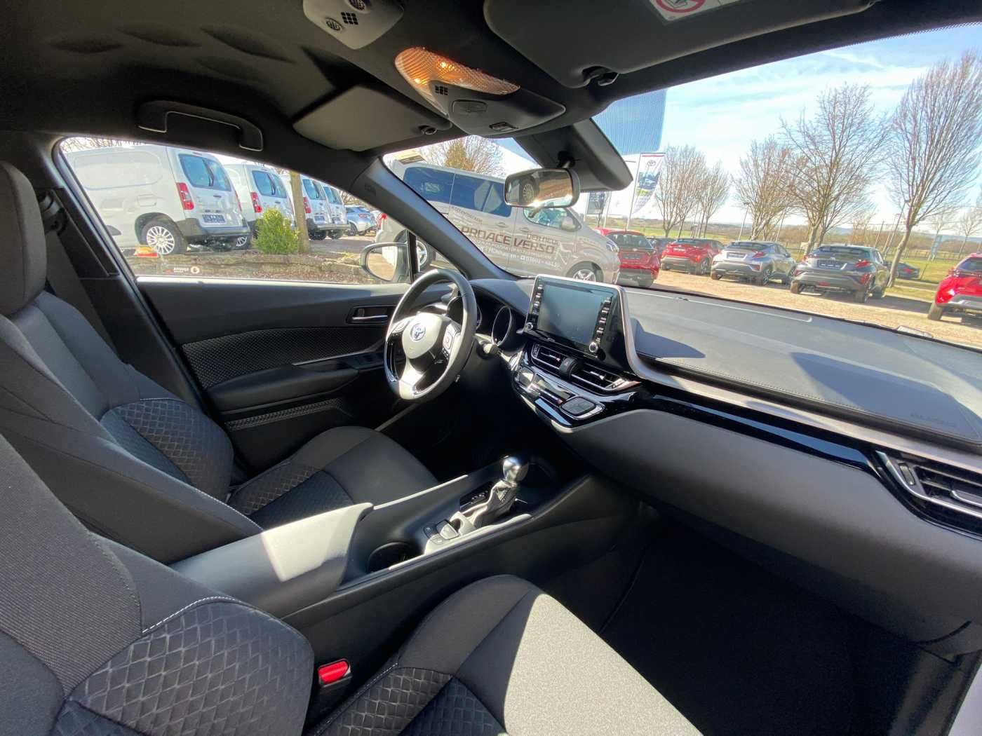 Toyota C-HR 1.8 Hybrid Flow - Samsaru's Car Outlet