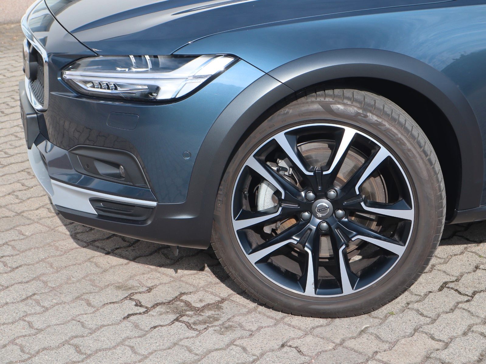 Volvo V90 Cross Country Plus B5 AWD*Standh*AHK*360°