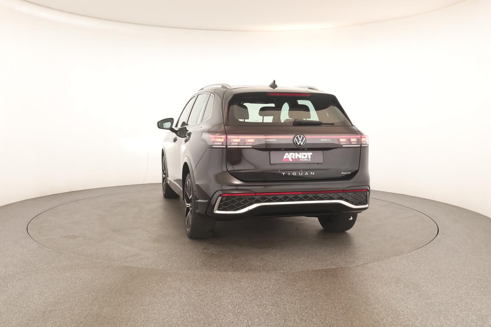 Volkswagen Tiguan 2.0 TDI 4M DSG R-Line Leder Pano Navi 360