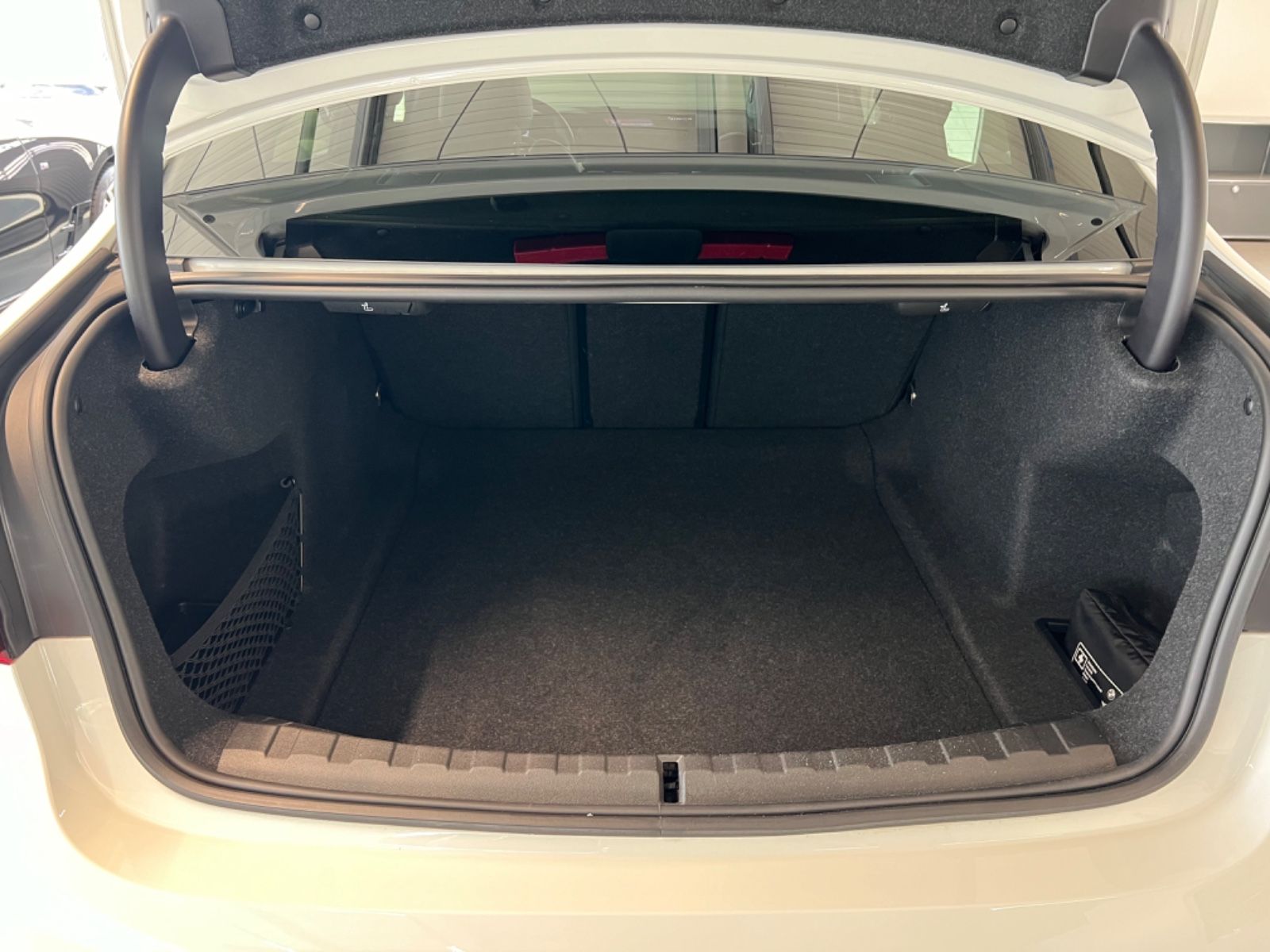 BMW 320 d xDrive M Sport - Samsaru's Car Outlet
