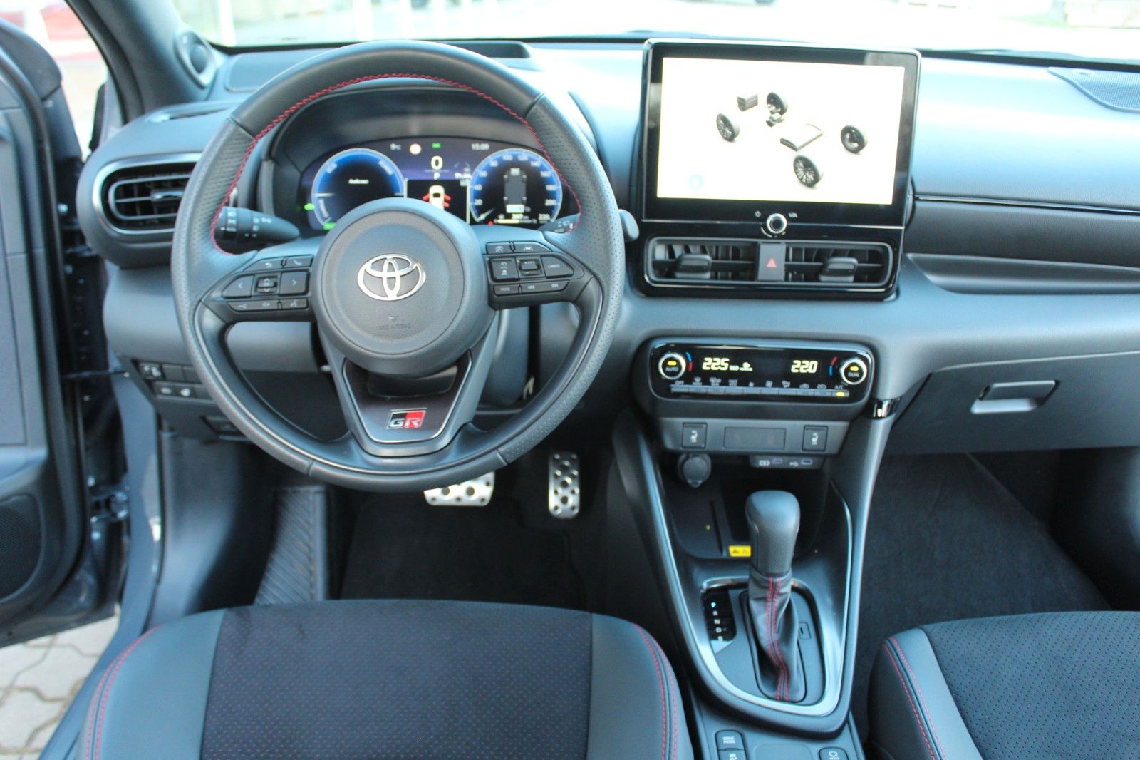 Toyota Yaris Hybrid GR Sport*LED*PDC*KAMERA*HEAD-UP*JBL
