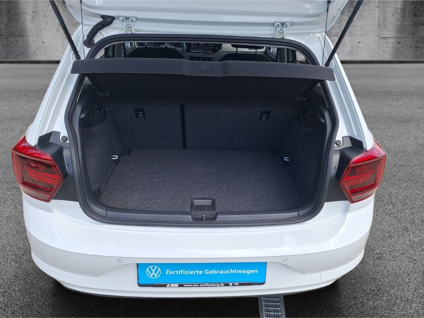 Volkswagen Polo VI 1.0 TSI Comfortline - Samsaru's Car Outlet