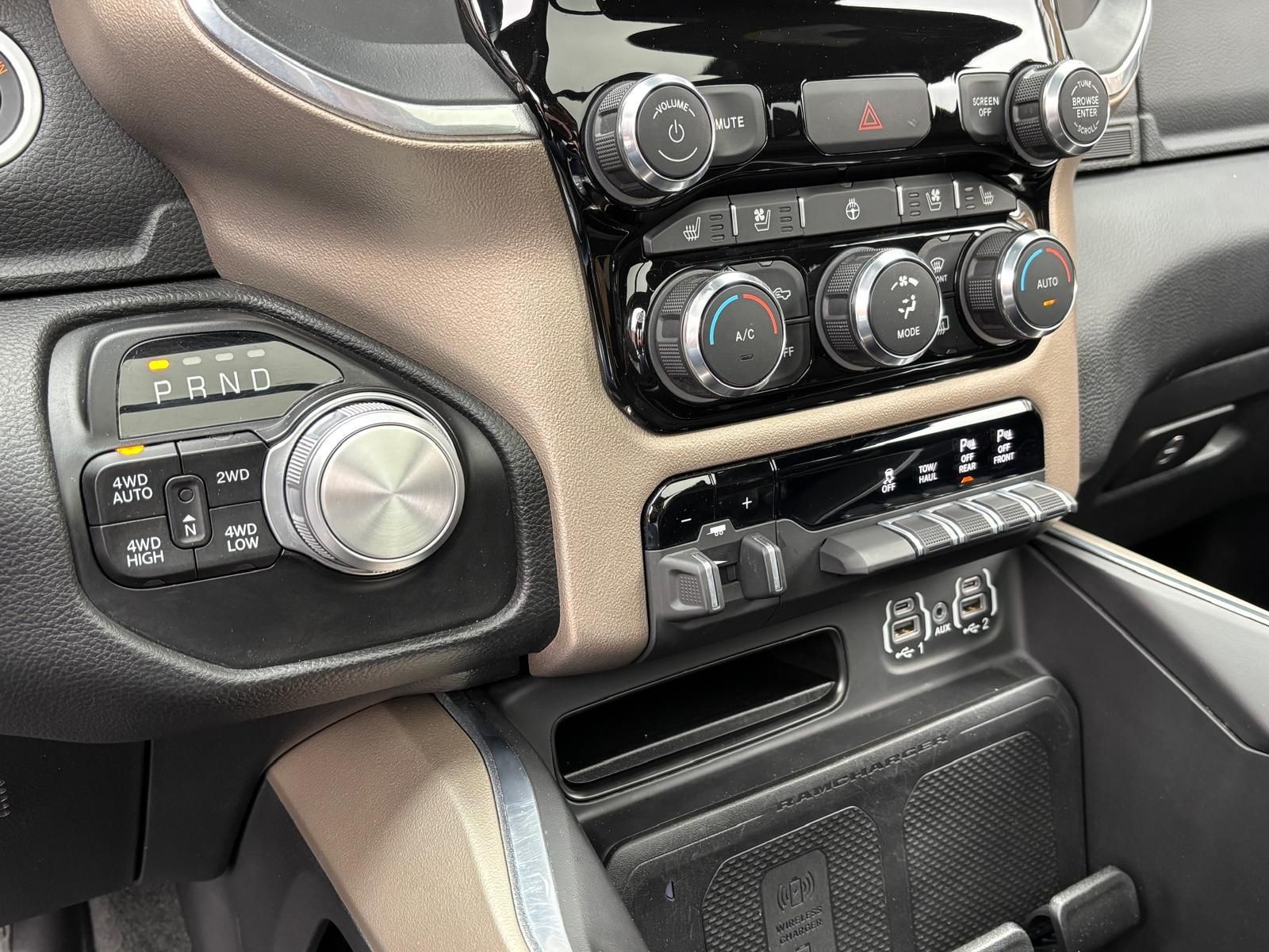 Dodge RAM 1500 Laramie 5.7L PANO 4x4 AHK