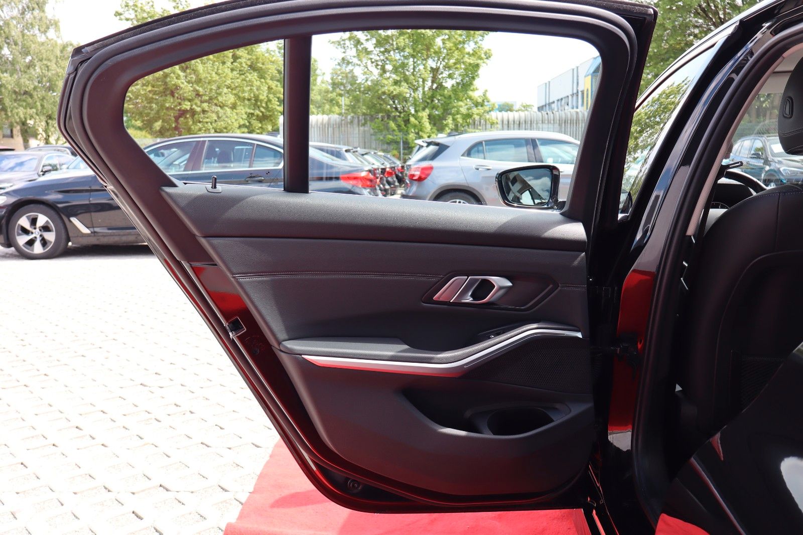 BMW 320 d Luxury Line - Samsaru's Car Outlet