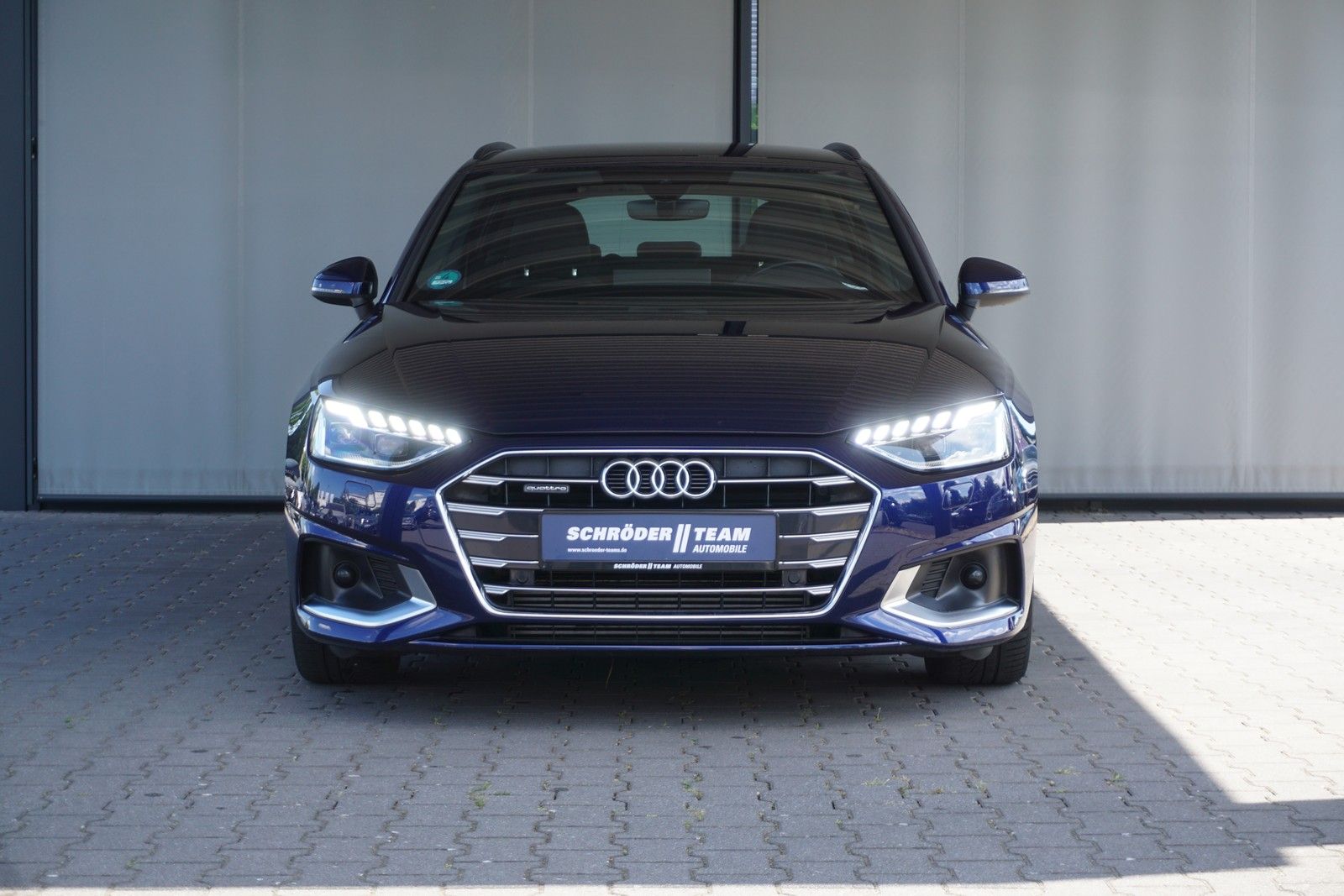 Audi A4 Avant 45 TFSI quattro advanced - Samsaru's Car Outlet