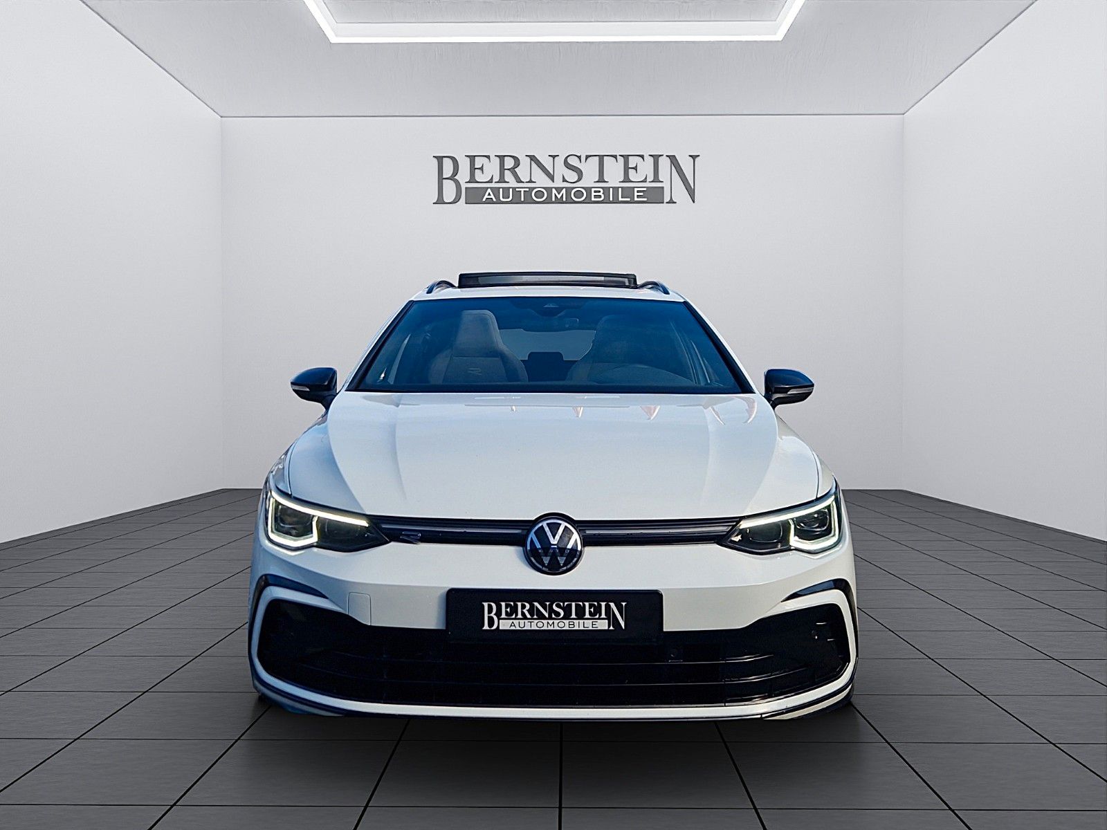 Volkswagen Golf VIII Variant R-Line 4Motion - Samsaru's Car Outlet