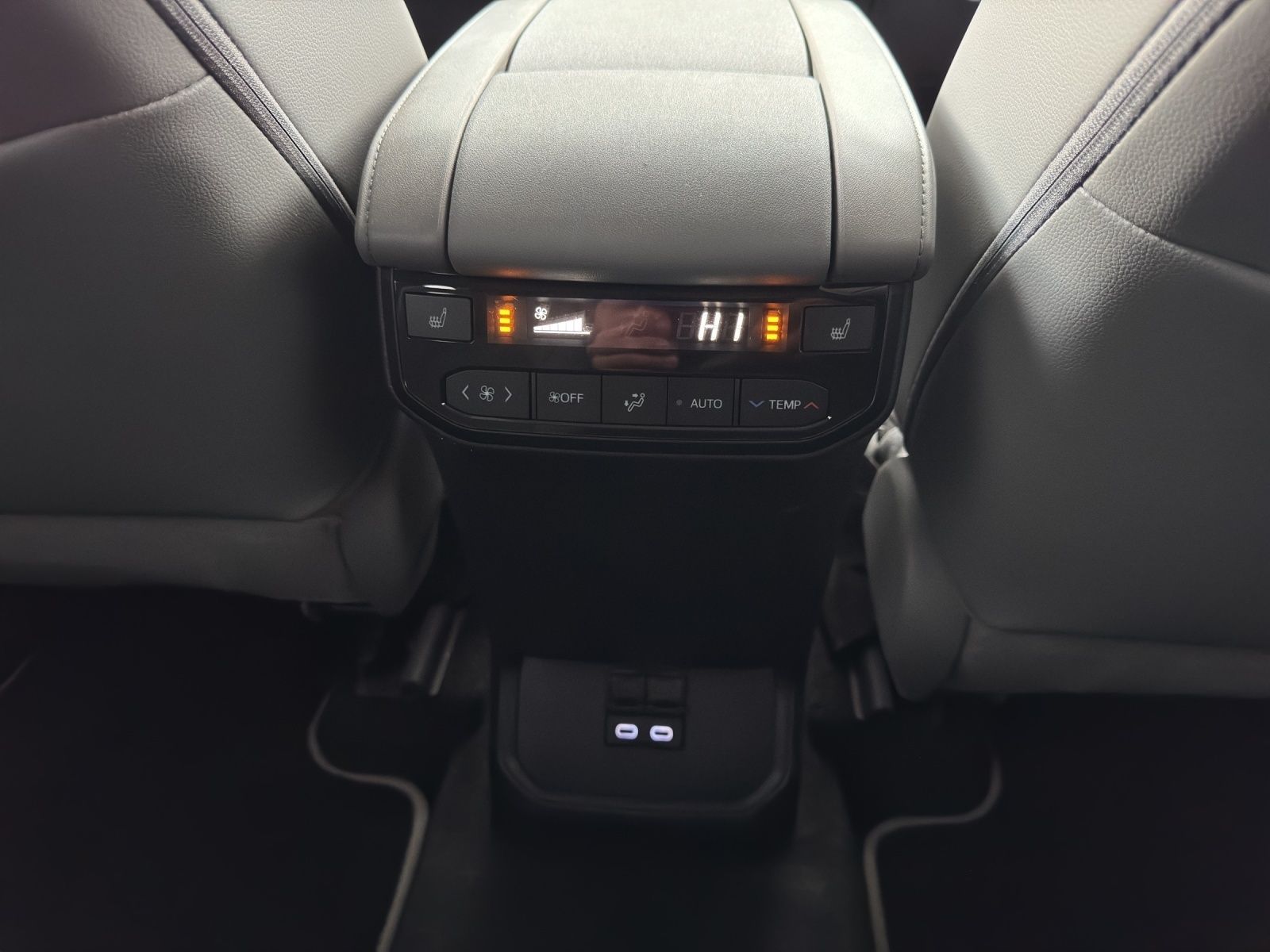 Toyota Highlander Hybrid Luxury 7 SITZER+LEDER+HuD+JBL