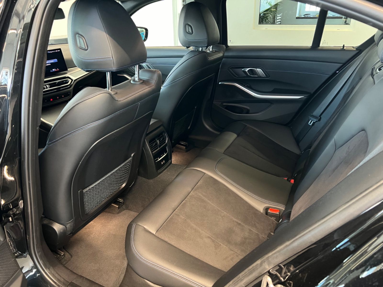 BMW 320 d xDrive M Sport - Samsaru's Car Outlet